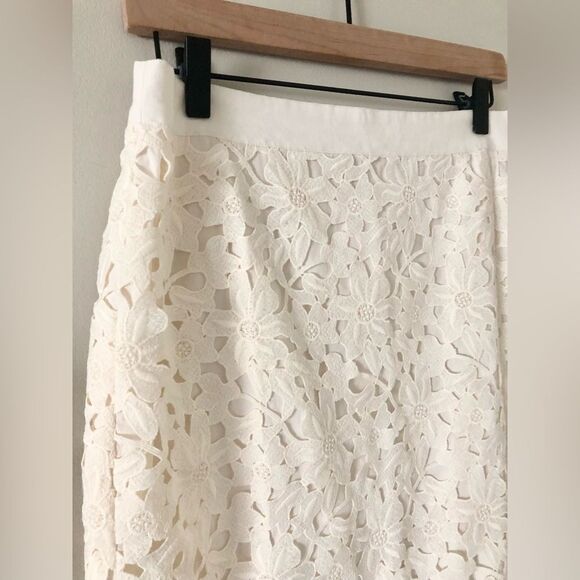 LOFT Lace Pencil Skirt in White - Size 8 Curvy - Picture 3 of 6